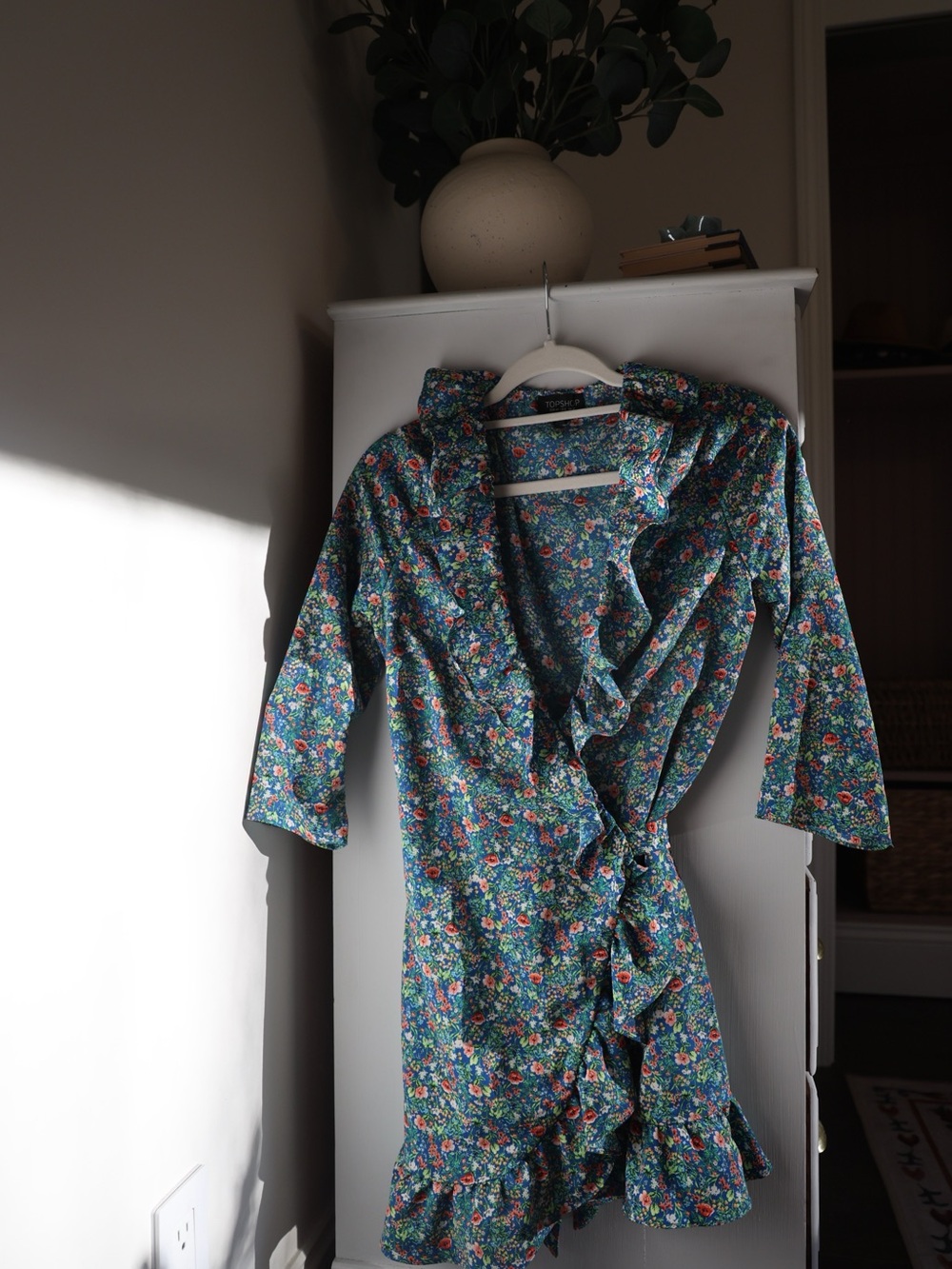 Topshop Floral Wrap Dress |
Cottagecore Ruffle Midi | Size 8